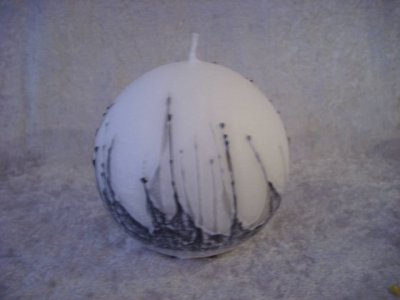 Vitt klotljus 12 cm med grå dekoration